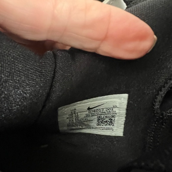 Nike Kyrie 5 Low Basketball Black and White Chile-Red Athletic Shoes - Picture 5 of 9